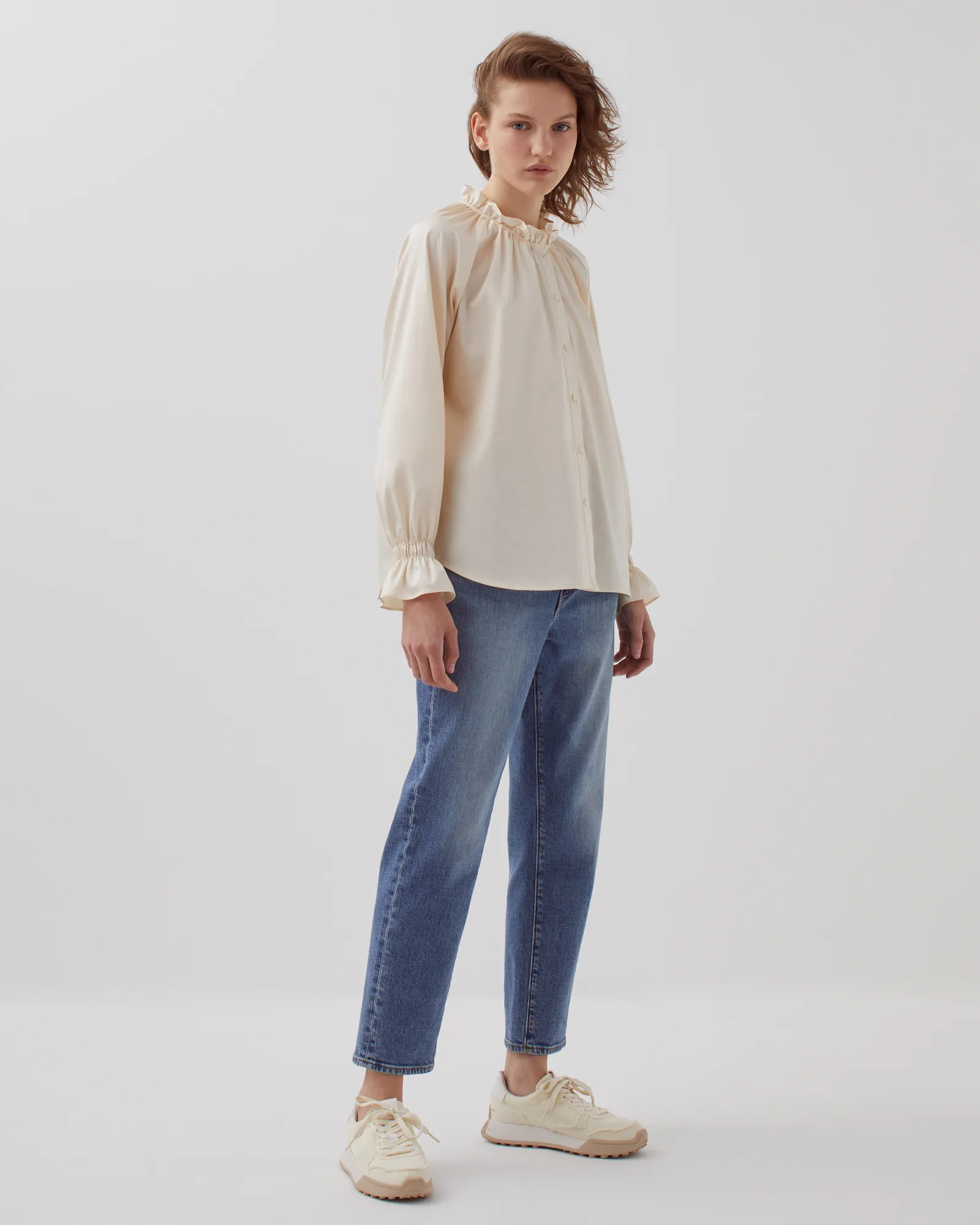 Camisa con cuello de volantes pearled ivory