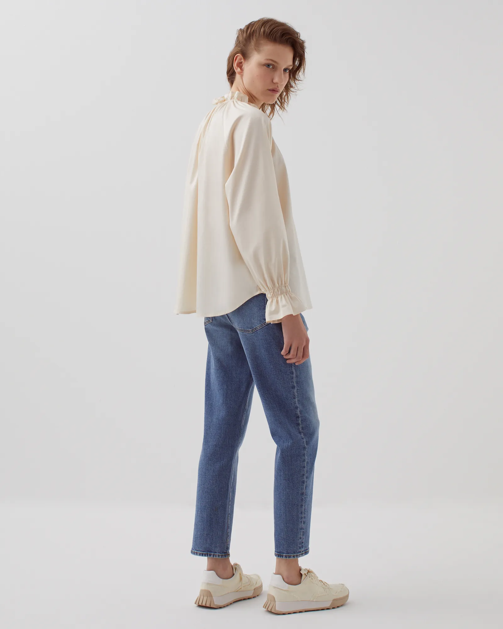 Camisa con cuello de volantes pearled ivory